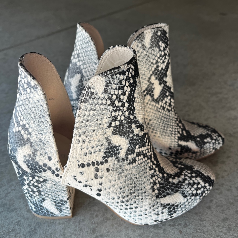 Madden Girl Ankle boots (Snake print) -  (Size 6)